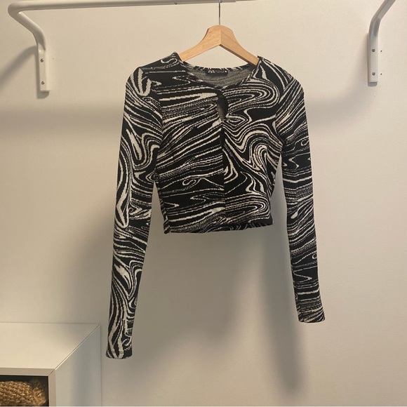 Zara Black and White Pattern Knit Long Sleeve Cutout Top - Picture 2 of 6